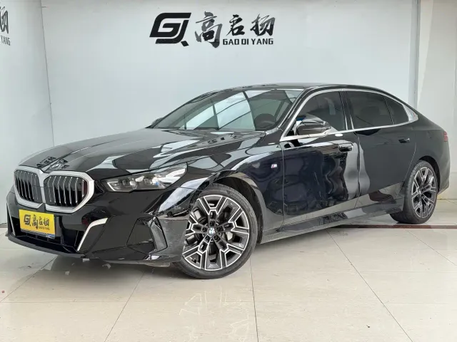 Фотография автомобиля — BMW 5 Series