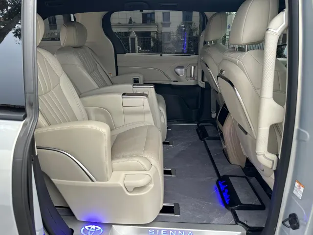 Toyota Sienna — Фото автомобиля 14