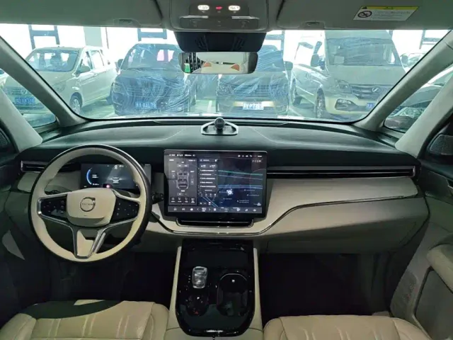 Volvo EM90 — Фото автомобиля 5