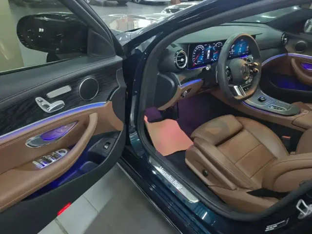 Mercedes-Benz E-Class — Фото автомобиля 15