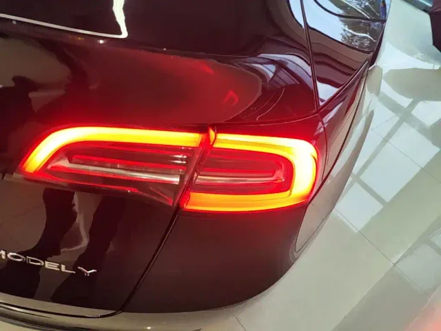 Tesla Model Y — Фото автомобиля 7