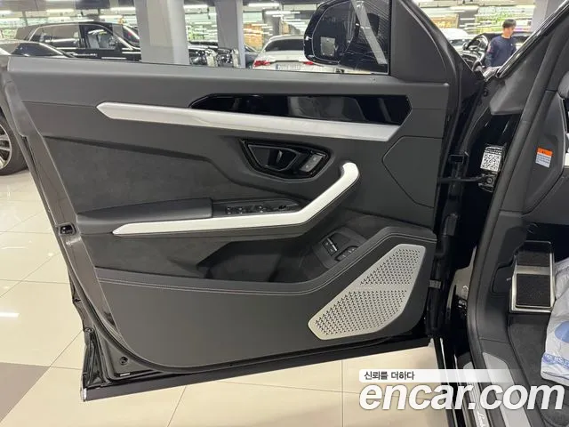Lamborghini Urus — Фото автомобиля 7