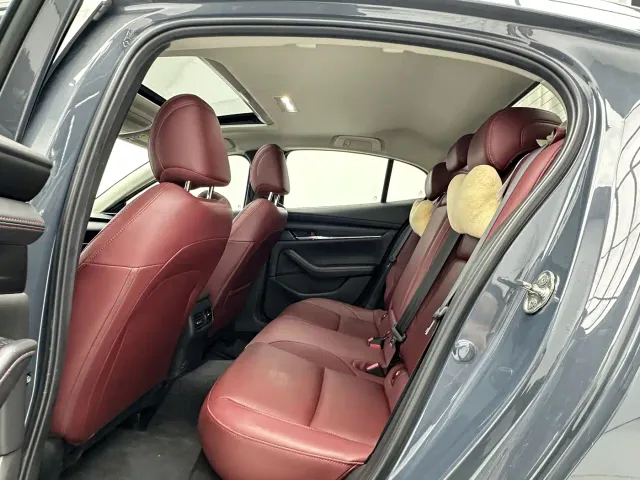 Mazda Axela — Фото автомобиля 5