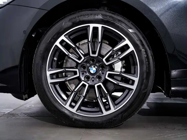 BMW 5 Series — Фото автомобиля 12