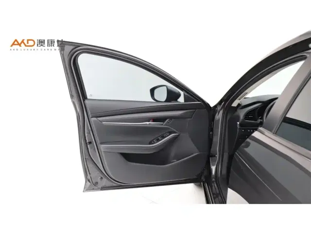 Mazda Axela — Фото автомобиля 10