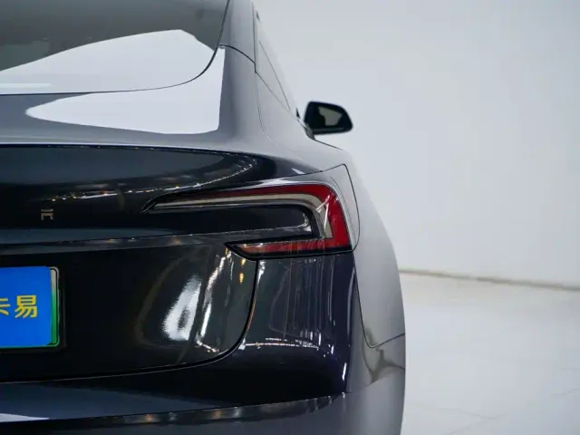 Tesla Model 3 — Фото автомобиля 15