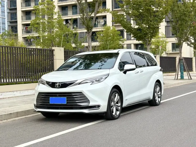 Фотография автомобиля — Toyota Sienna