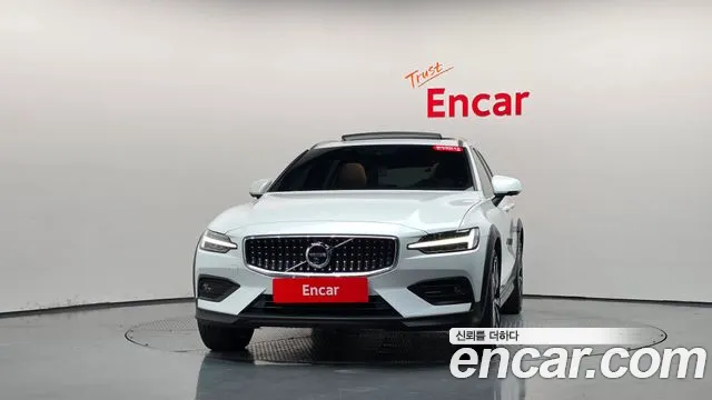 Volvo V60 Cross Country 2nd Gen — Фото автомобиля 3