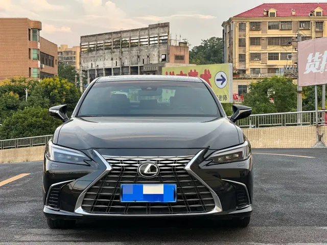 Lexus ES — Фото автомобиля 2