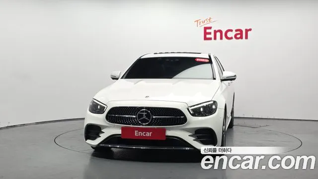Mercedes-Benz E-Class — Фото автомобиля 3