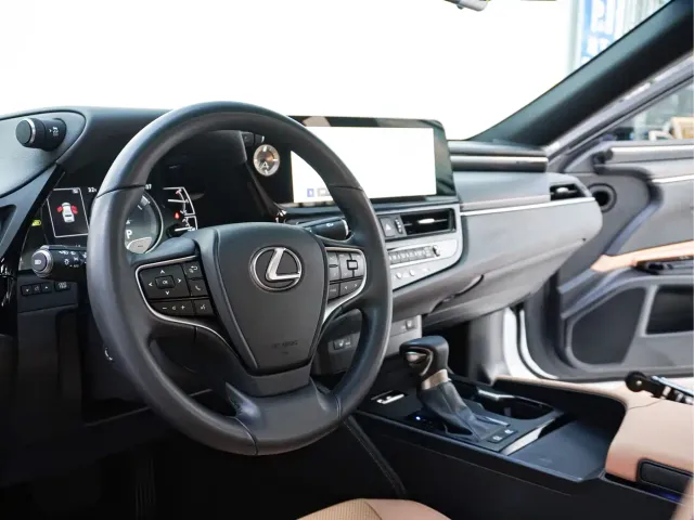 Lexus ES — Фото автомобиля 8