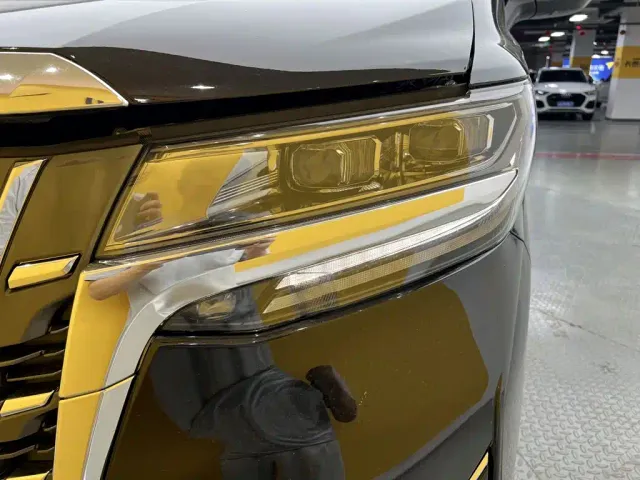 Toyota Alphard — Фото автомобиля 4