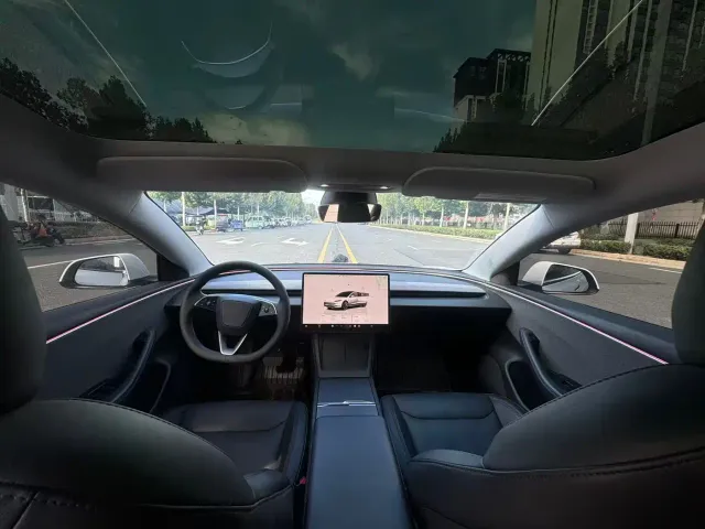 Tesla Model 3 — Фото автомобиля 6