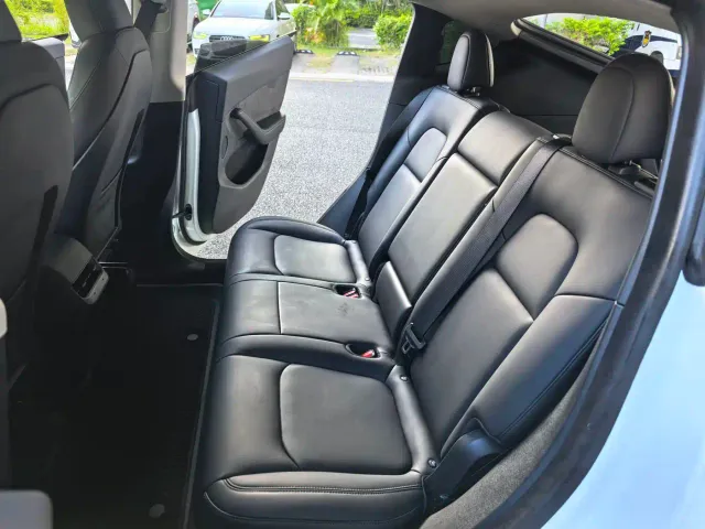 Tesla Model Y — Фото автомобиля 8