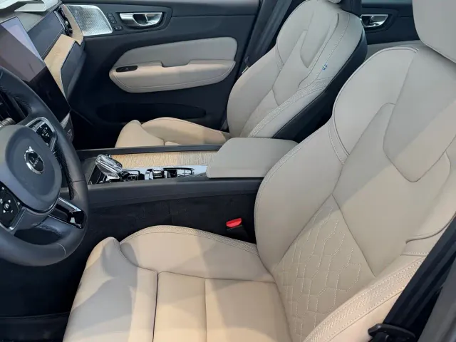Volvo XC60 — Фото автомобиля 5