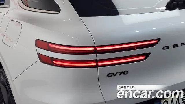 Genesis GV70 — Фото автомобиля 23