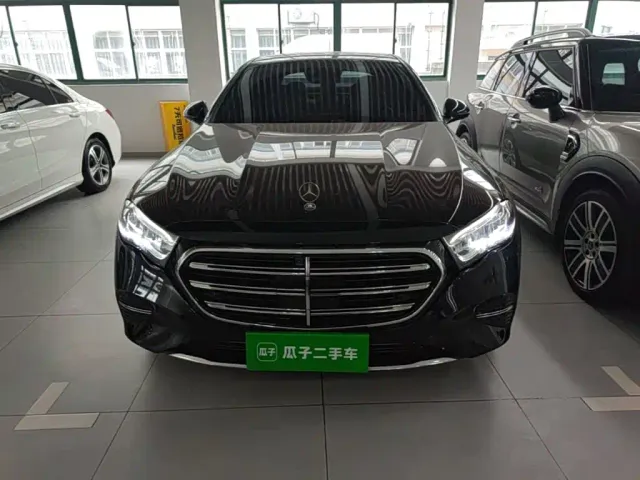 Mercedes-Benz E-Class — Фото автомобиля 2
