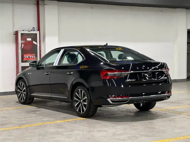 Skoda Superb — Фото автомобиля 4