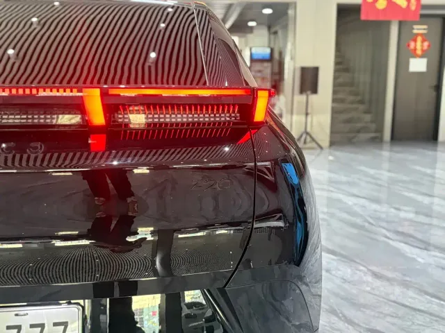 Lynk & Co Z20 — Фото автомобиля 26