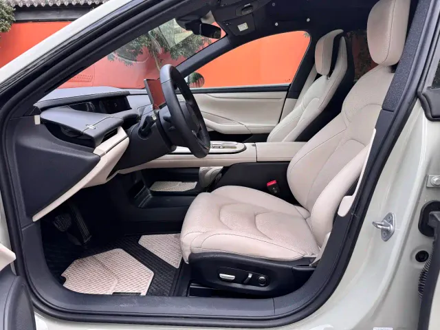 Xiaomi SU7 — Фото автомобиля 8