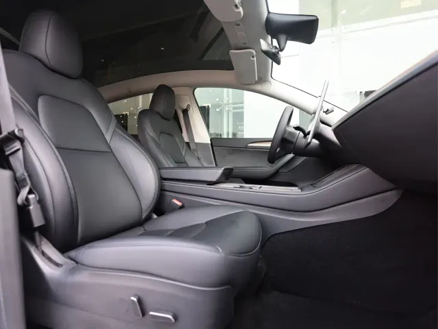 Tesla Model Y — Фото автомобиля 13