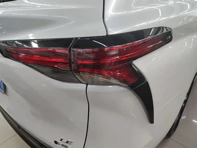 Toyota Sienna — Фото автомобиля 7