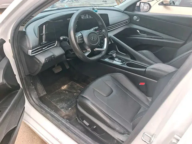 Hyundai Elantra — Фото автомобиля 6
