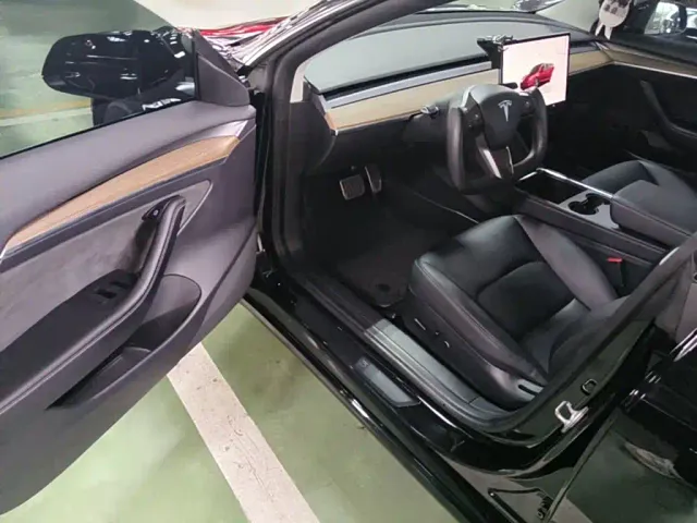 Tesla Model 3 — Фото автомобиля 15