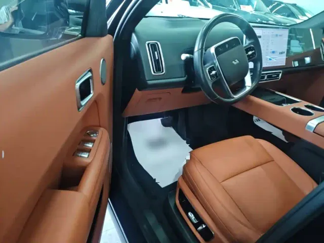 Li Auto L8 — Фото автомобиля 15