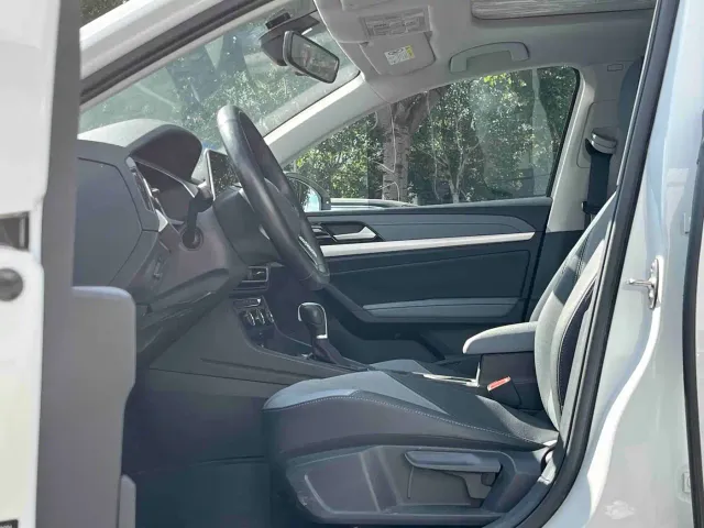 Volkswagen Lavida — Фото автомобиля 4