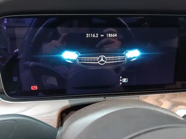 Mercedes-Benz E-Class — Фото автомобиля 6