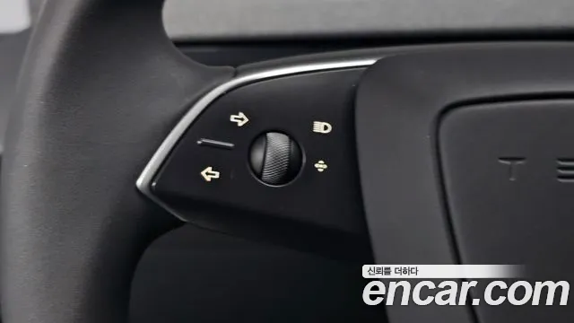 Tesla Model 3 — Фото автомобиля 12