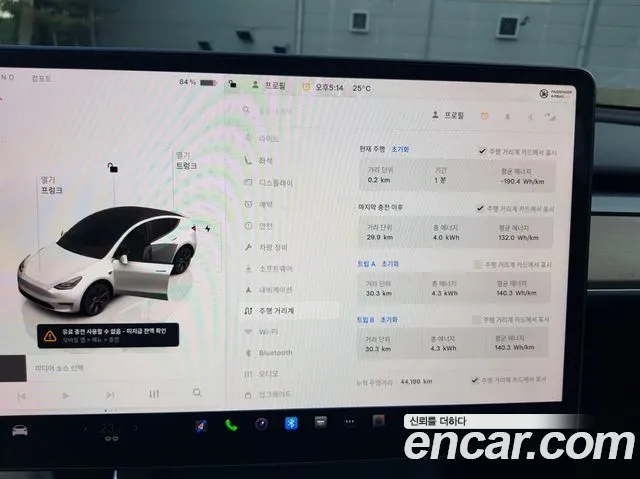 Tesla Model Y — Фото автомобиля 16