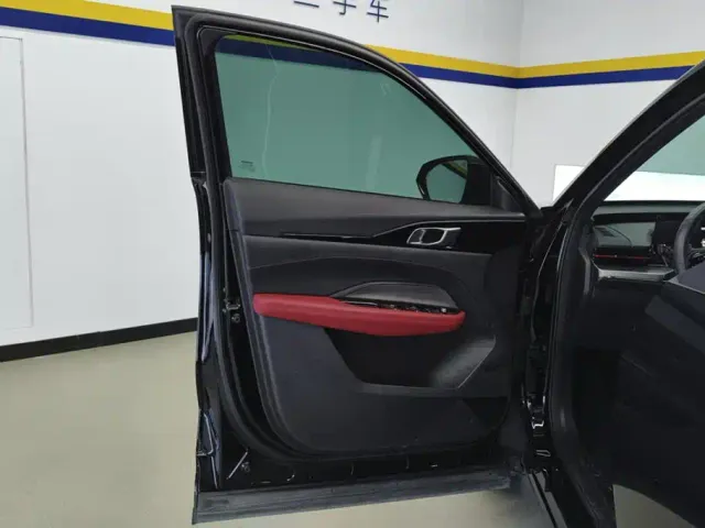 Changan Z6 — Фото автомобиля 7
