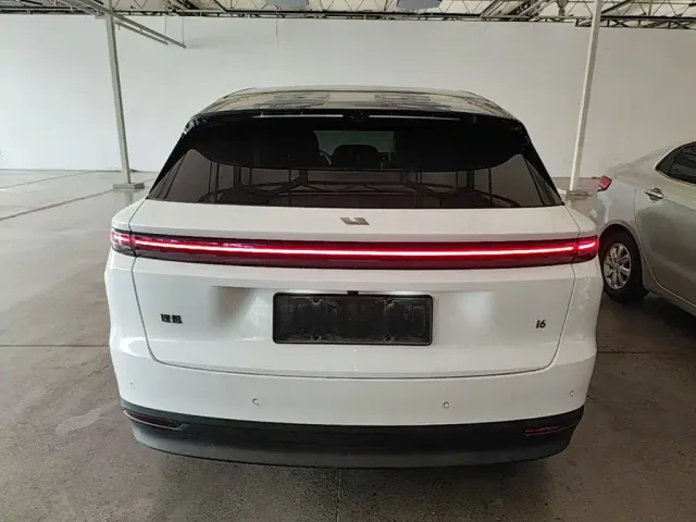 Li Auto i6 — Фото автомобиля 5