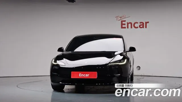 Tesla Model 3 — Фото автомобиля 2