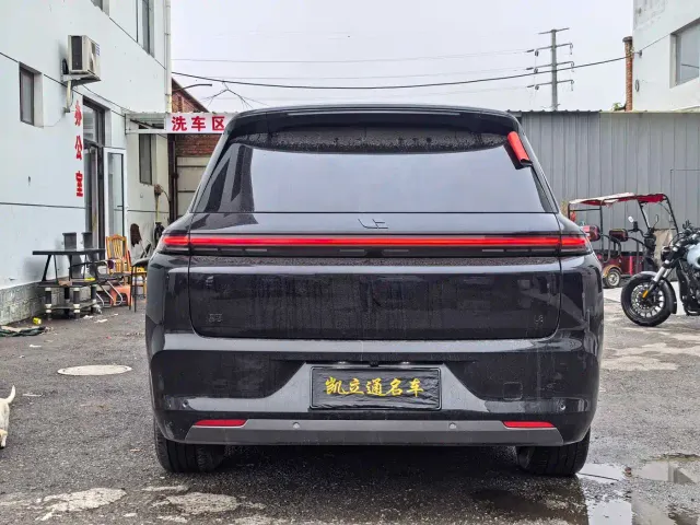 Li Auto L8 — Фото автомобиля 4