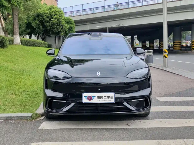 Aito M6 — Фото автомобиля 2