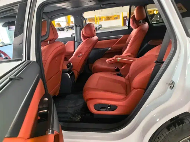 Dongfeng Yipai eπ008 2024 210Max Range Extender 6-Seater — Фото автомобиля 16
