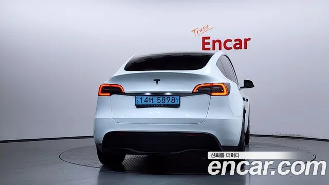 Tesla Model Y — Фото автомобиля 2