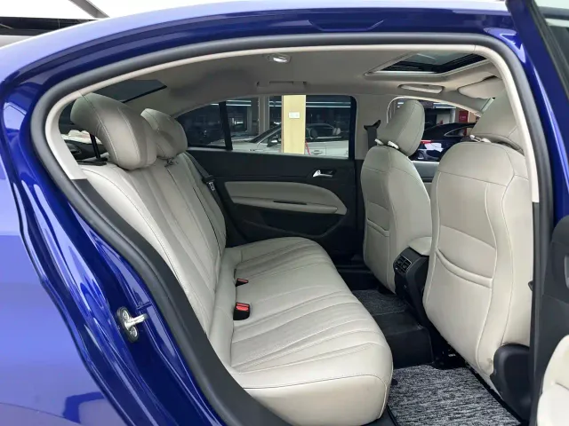 Peugeot 408 — Фото автомобиля 8