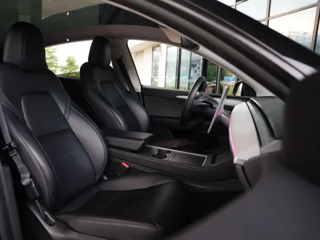 Tesla Model Y — Фото автомобиля 9