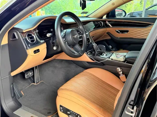 Bentley Flying Spur — Фото автомобиля 3