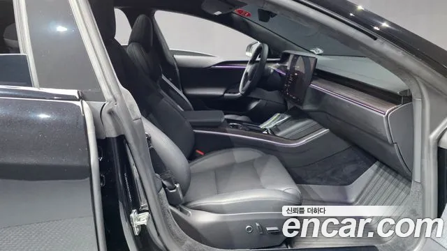 Tesla Model S — Фото автомобиля 11