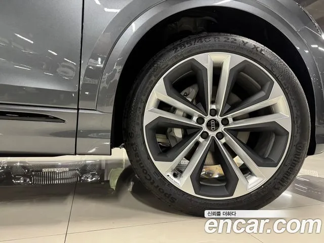 Audi Q8 55 TFSI quattro Premium — Фото автомобиля 3