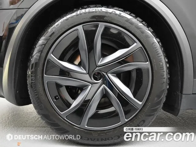 Tesla Model X — Фото автомобиля 13
