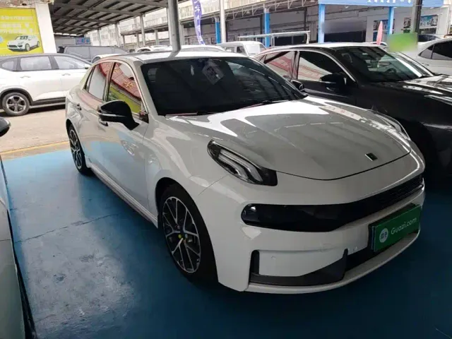 Lynk & Co 03 — Фото автомобиля 3