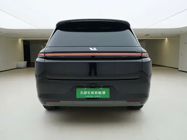Li Auto L8 — Фото автомобиля 5