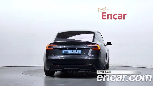 Tesla Model 3 — Фото автомобиля 4