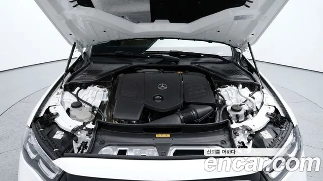 Mercedes-Benz E-Class — Фото автомобиля 3